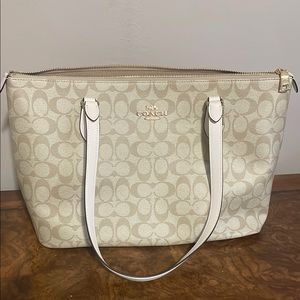 Coach Signature Gallery Tote Bag